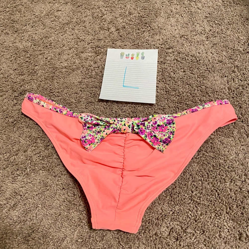 Bow scrunch Booty Coral bikini bottoms - Large